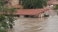 Има ранени при наводненията в Богдан и Каравелово, ситуацията остава тревожна