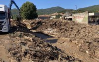 След оттеглянето на водата: Бедствието в Слатина в снимки