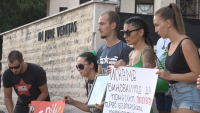 Близки на починалата родилка от Горна Оряховица отново се събират на протест