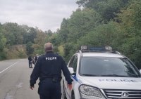 Гранични полицаи от Елхово и Бургас са задържали осем каналджии - чужди граждани