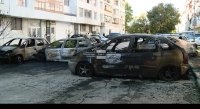 Пет автомобила изгоряха на паркинг във Варна