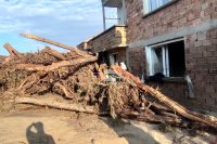 Експерти съветват пострадалите от наводненията в Карловско да търсят правата си в съда