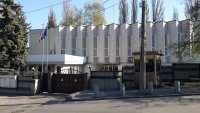 Посолството ни в Украйна възобновява поетапно работата си