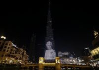 Най-високата сграда в света грейна с лика на Елизабет Втора
