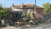 Пожар унищожи къща в Русе, няма пострадали
