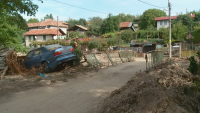 Осигуряват 22 фургона за семействата, останали без дом след наводненията в Карловско