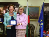 Министър Весела Лечева поздрави Йорданка Благоева за 50 години от световния й рекорд