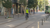 Зрителски сигнали до БНТ: Полицаи глобяват неправомерно велосипедистите по ул. "Граф Игнатиев" в София