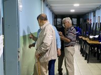 От нашите пратеници: Изборният ден в Турция започна с помощта на указания за машинно гласуване на турски език (СНИМКИ)