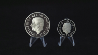 Кралският монетен двор във Великобритания показа официалните монети с лика на Чарлз Трети