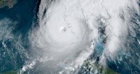 Ураганът Орлийн набира мощ с приближаването си към Мексико