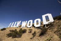 Започна пребоядисването на легендарния надпис "Холивуд" (Снимки)