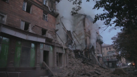 Руски ракетен обстрел в Запорожие, 3-годишно момиченце е извадено под развалините
