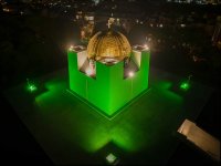 Осветиха в зелено Пантеона на възрожденците в Русе