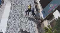 Над 200 души се включиха в традиционното изкачване на най-високата сграда в Пазарджик