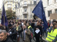 "Спаси София" излязоха на протест пред Столичната община с искане за оставката на Фандъкова