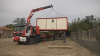 Първите три жилищни фургона пристигнаха в село Богдан