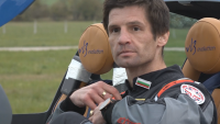 Пилотът Николай Калайджиев подобри рекорда на Гинес за най-много излитания и кацания с ултралек самолет