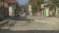 Спорен ремонт: Преасфалтират улица във Варна, без да подменят подземната инфраструктура