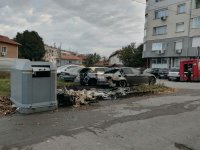 Пожар изпепели два автомобила в Русе (СНИМКИ)