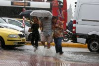 Предупреждение за обилни валежи и риск от наводнения в Гърция заради бурята Ева