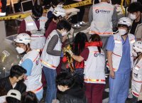 Над 140 жертви при паническо бягство на хиляди хора в Сеул
