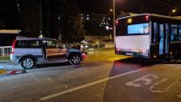 Катастрофа между кола и градски автобус в Стара Загора, няма пострадали (СНИМКИ+ВИДЕО)