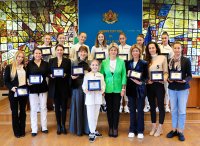 Весела Лечева награди ансамбъла по художествена гимнастика, Николова и Калейн за постиженията им на световното и европейското първенство