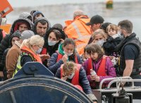 Лондон и Париж се споразумяха как да се справят с мигрантите, идващи с лодки от Ламанша