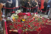 От нашите пратеници в Истанбул: Издирват човек, представял се за брачен партньор на атентаторката