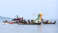 Малък пътнически самолет се разби в езерото Виктория в Танзания (СНИМКИ)