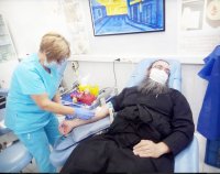 Свещеници от Софийската митрополия даряват кръв за пациентите във ВМА