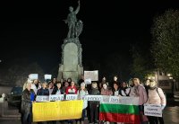 Медицински сестри от Карлово излязоха на протест за достойно заплащане