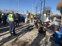 Задържаха нова група нелегални мигранти на входа на София