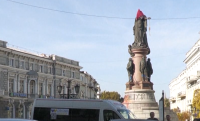Местят паметника на Екатерина Велика от центъра на Одеса (видео)