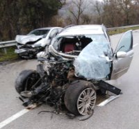 Тежка катастрофа с камион на пътя София - Варна, двама души са пострадали