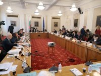 Бюджетната комисия отложи гласуването на бюджета заради проектокабинета "Габровски"