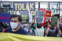 Индонезия забранява със закон извънбрачния секс