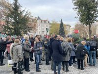 Пловдивчани протестираха пред общината срещу застрояването на парк
