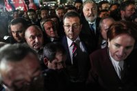 Кметът на Истанбул е осъден на затвор заради обида на длъжностни лица