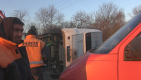 Общински автобус катастрофира в Бургас, шофьорът е леко пострадал