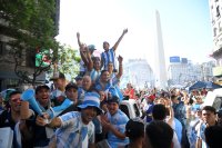 снимка 1 Радост в Буенос Айрес и тъга в Париж след финала на Световното