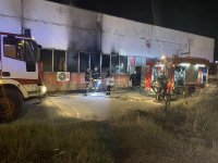 Климатик предизвика пожар в стая за почивка на гара Разпределителна в Пловдив, няма пострадали (СНИМКИ)