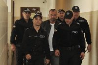 Двама полицаи са с обвинения за чадър над Димитър Любенов, който уби французин в катастрофа на Околовръстното