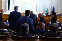 Спорове в пленарна зала по ветото на президента върху Изборния кодекс