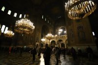 снимка 2 Празничното богослужение за Бъдни вечер събра десетки миряни в храм "Св. Александър Невски" (Снимки)