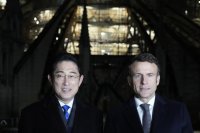 От Париж японският премиер започна обиколка на столиците от Г-7