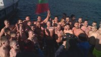 31-годишният Анжел Димитров извади Богоявленския кръст от морето във Варна