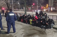 Свалиха 19 бежанци от автобус при полицейска проверка в Хасково
