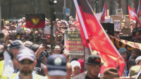 Хиляди протестираха в Австралия в деня на националния празник